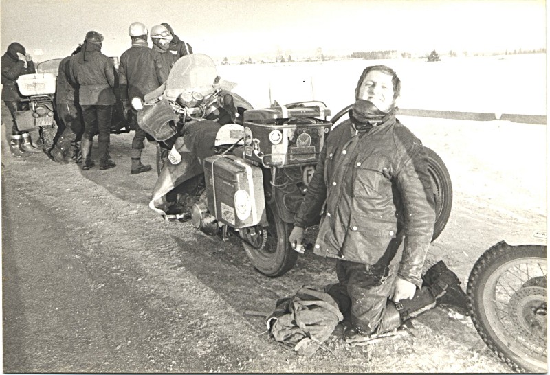 Yves-Pierre Beranger : "Retendre la chaine sur un super glide par moins 15°, le temps que Mimosa et J-F Lehry buvaient le champagne, sur le bord de route avant le Krystall."