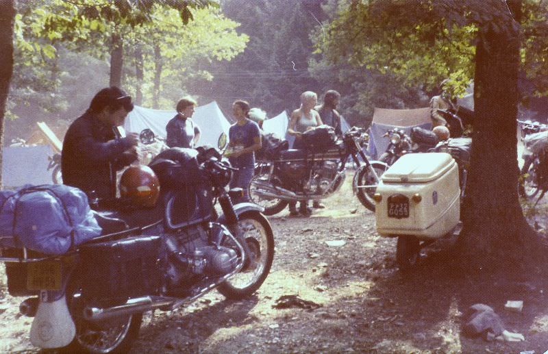 Avec la BMW R90.